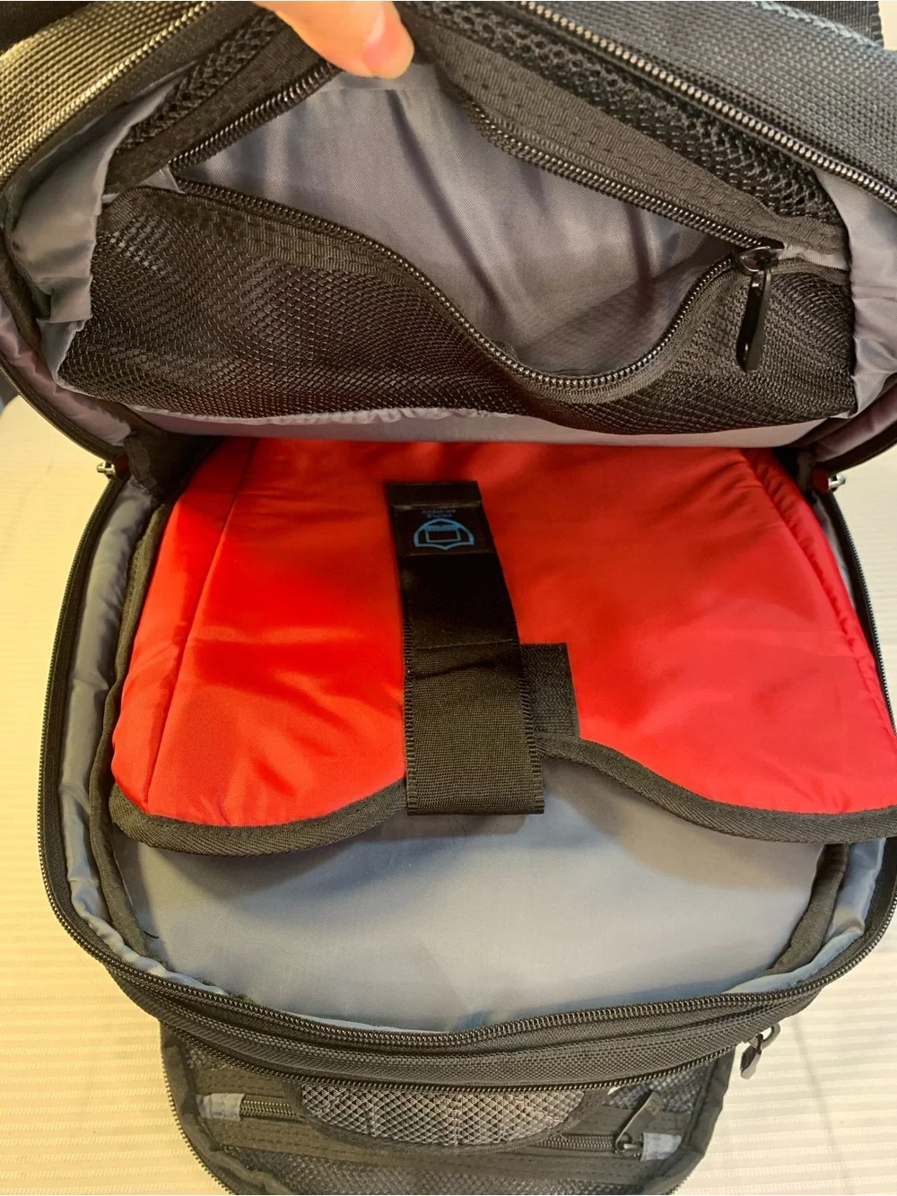 Uline Swiss Gear Black and Gray Men's Backpack - Durable Travel & Work Bag. EC